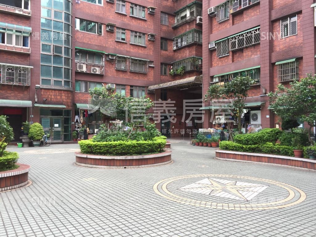 富貴世家兩房坡平車位房屋室內格局與周邊環境