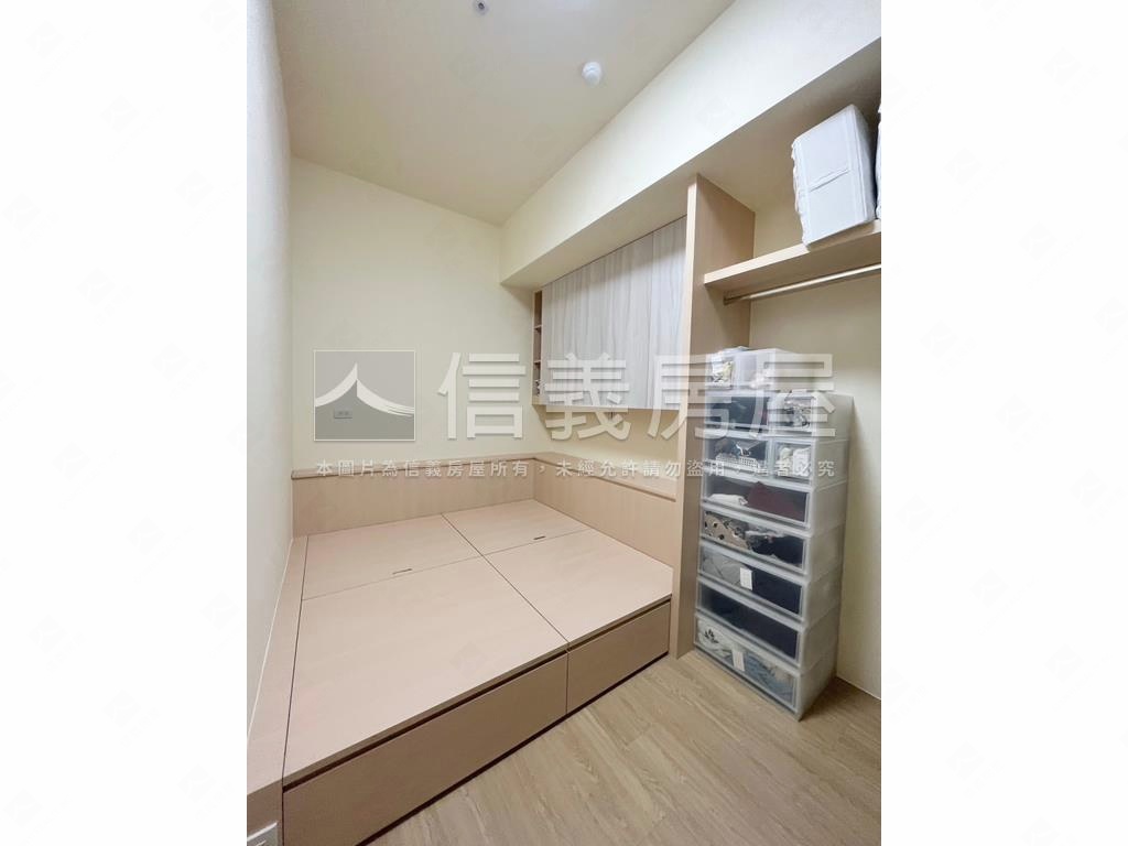 必看ＳＲＣ兩房車位房屋室內格局與周邊環境