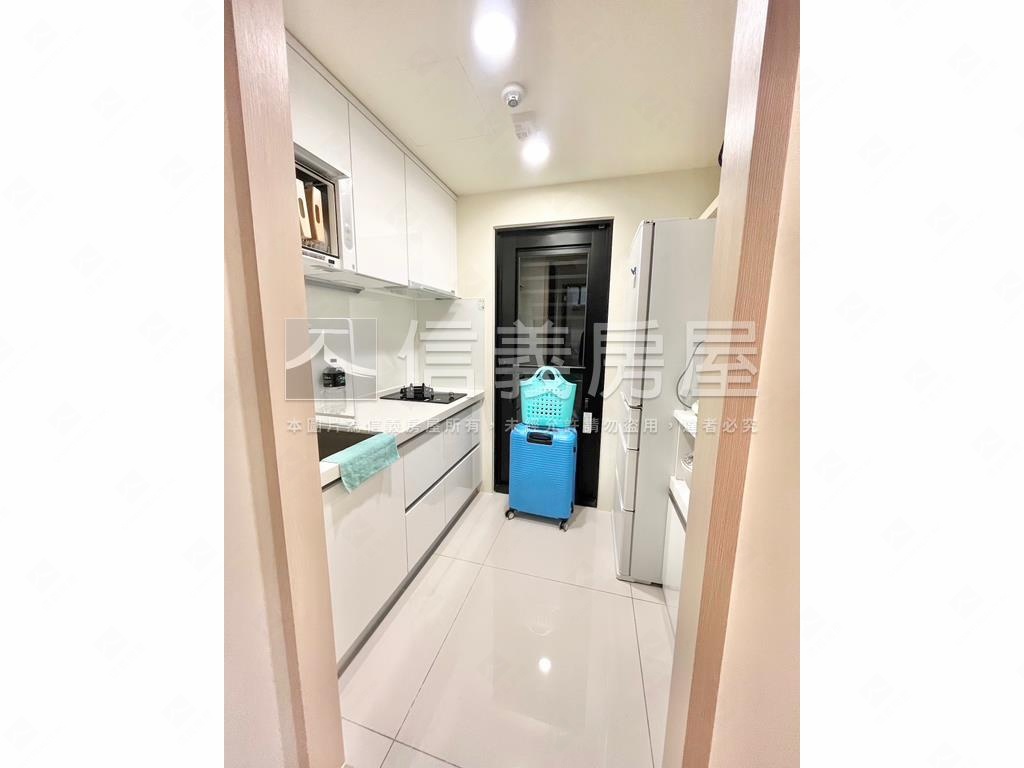 必看ＳＲＣ兩房車位房屋室內格局與周邊環境