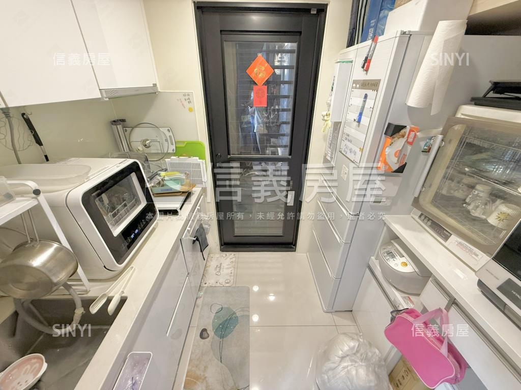 必看ＳＲＣ兩房車位房屋室內格局與周邊環境