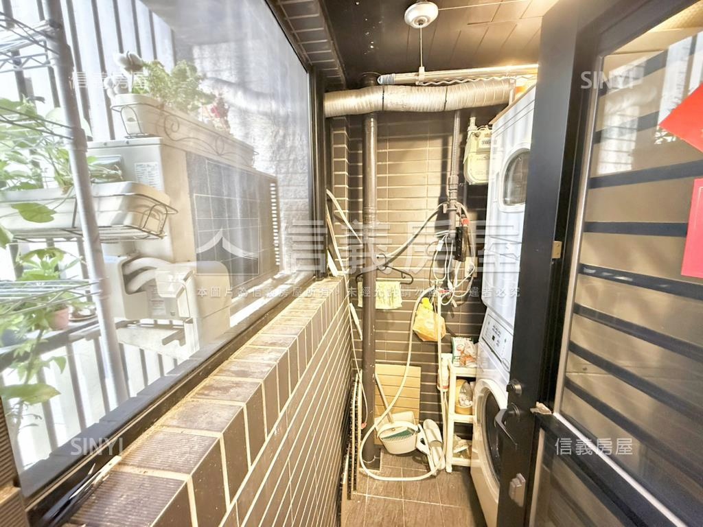 必看ＳＲＣ兩房車位房屋室內格局與周邊環境