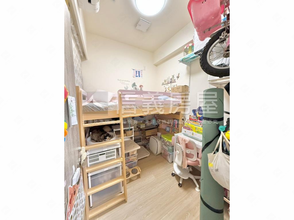 必看ＳＲＣ兩房車位房屋室內格局與周邊環境