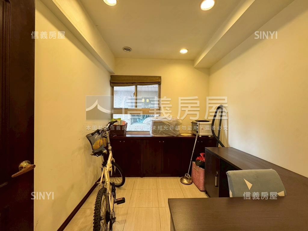 近成大桂花鄉三房平移車位房屋室內格局與周邊環境