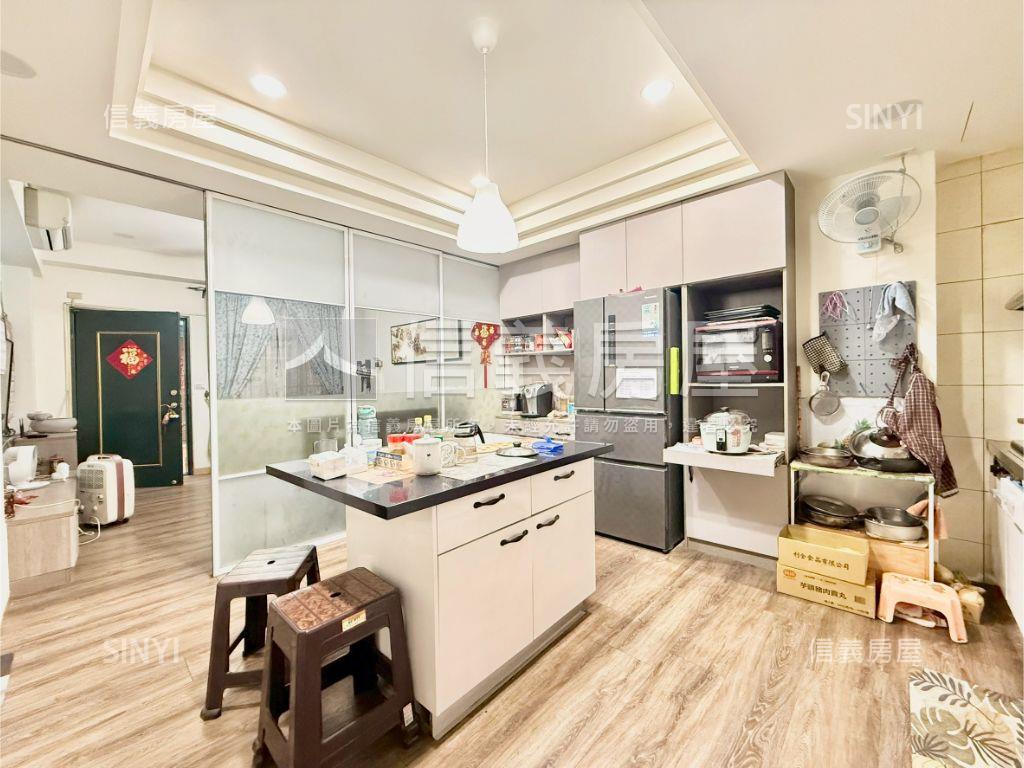 稀有車庫美別墅烏日易墅家房屋室內格局與周邊環境