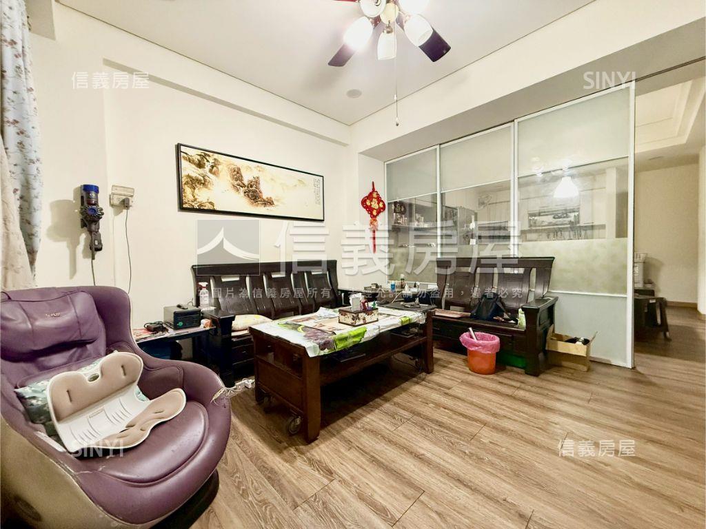 稀有車庫美別墅烏日易墅家房屋室內格局與周邊環境