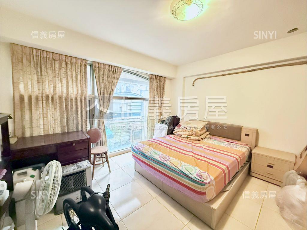 稀有車庫美別墅烏日易墅家房屋室內格局與周邊環境