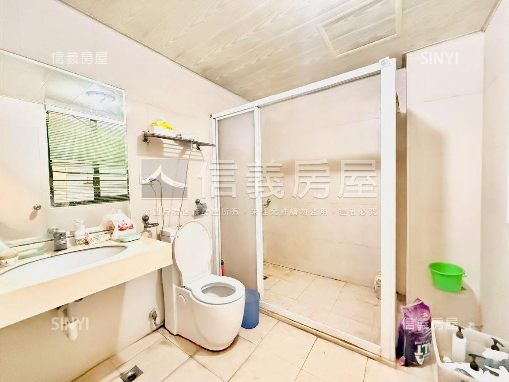 稀有車庫美別墅烏日易墅家房屋室內格局與周邊環境