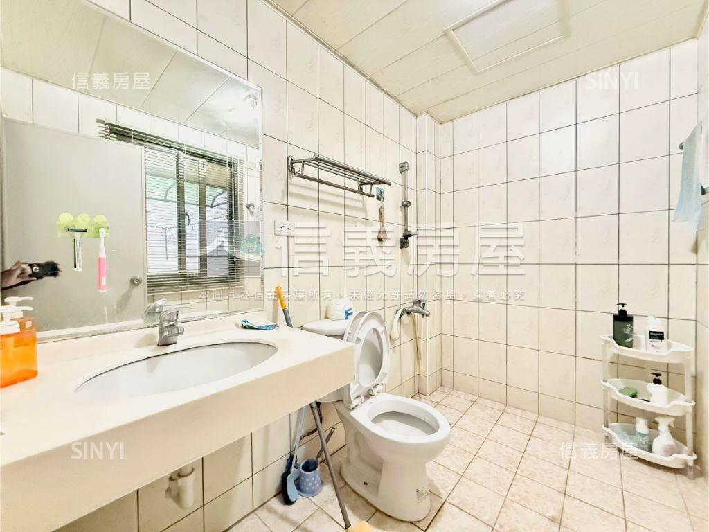 稀有車庫美別墅烏日易墅家房屋室內格局與周邊環境