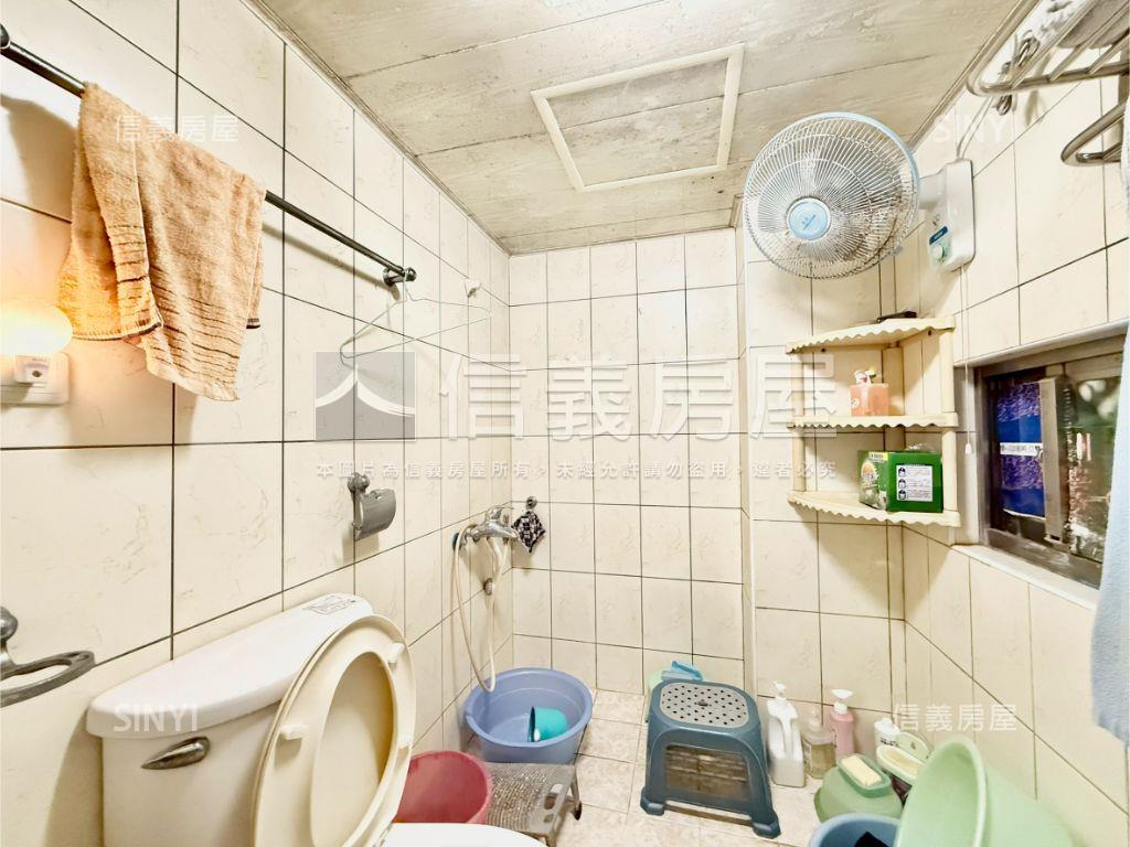 稀有車庫美別墅烏日易墅家房屋室內格局與周邊環境