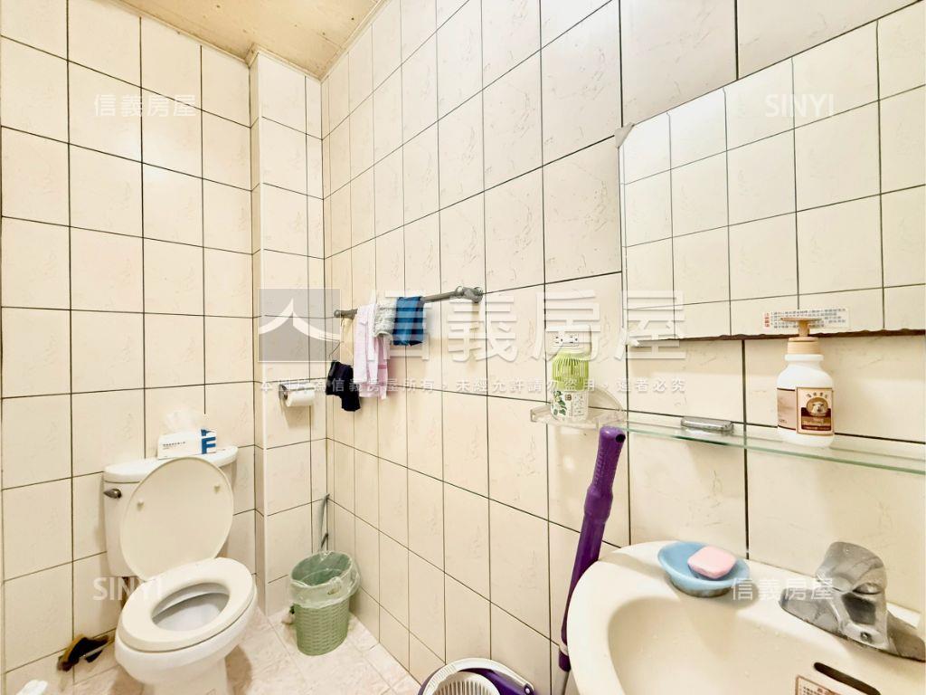 稀有車庫美別墅烏日易墅家房屋室內格局與周邊環境