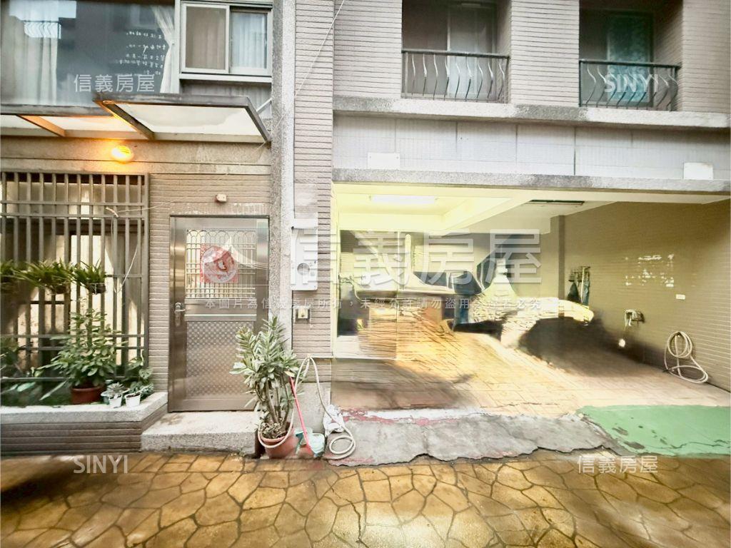 稀有車庫美別墅烏日易墅家房屋室內格局與周邊環境