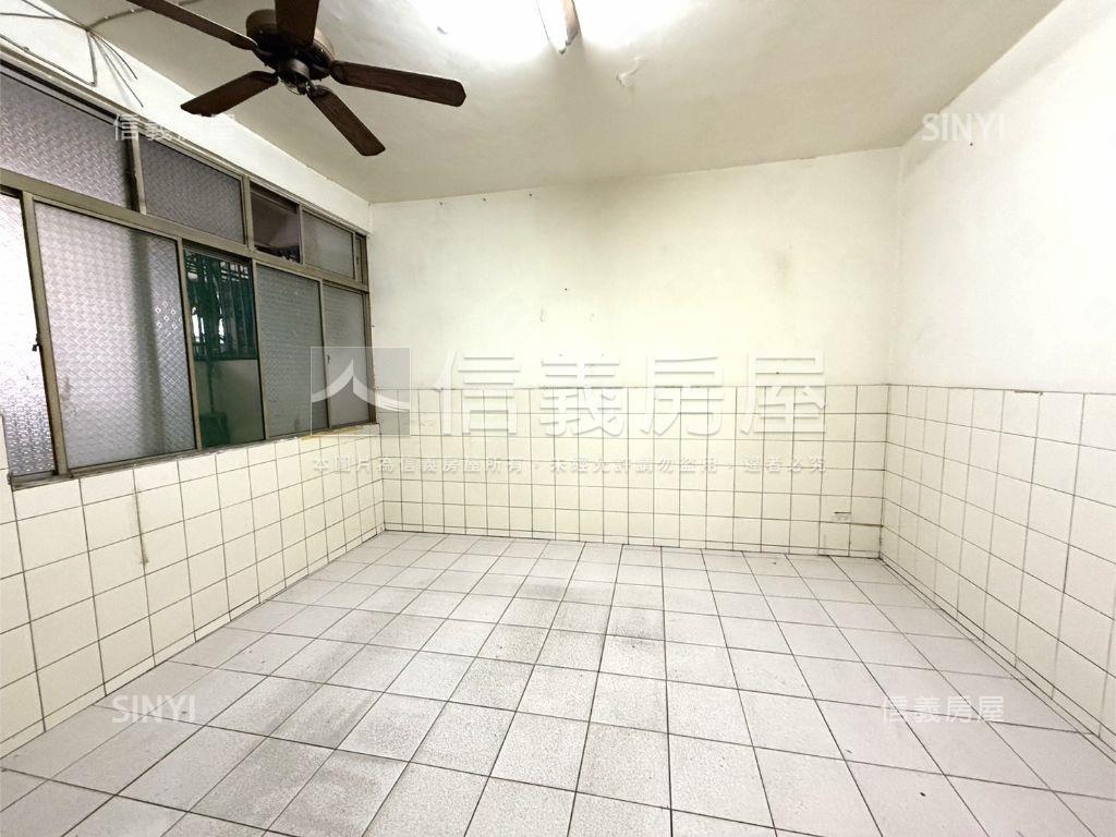 潭子近１４期朝南透天讚讚房屋室內格局與周邊環境