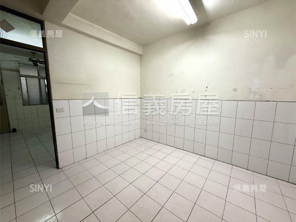潭子近１４期朝南透天讚讚房屋室內格局與周邊環境