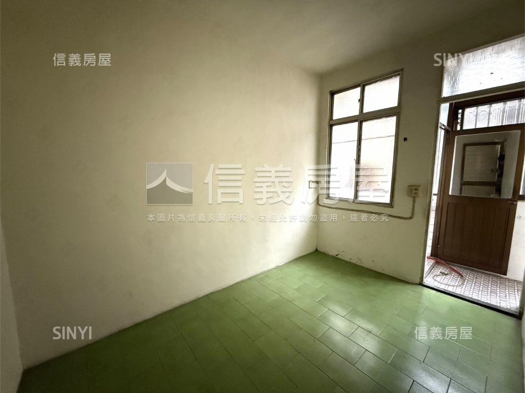 潭子近１４期朝南透天讚讚房屋室內格局與周邊環境