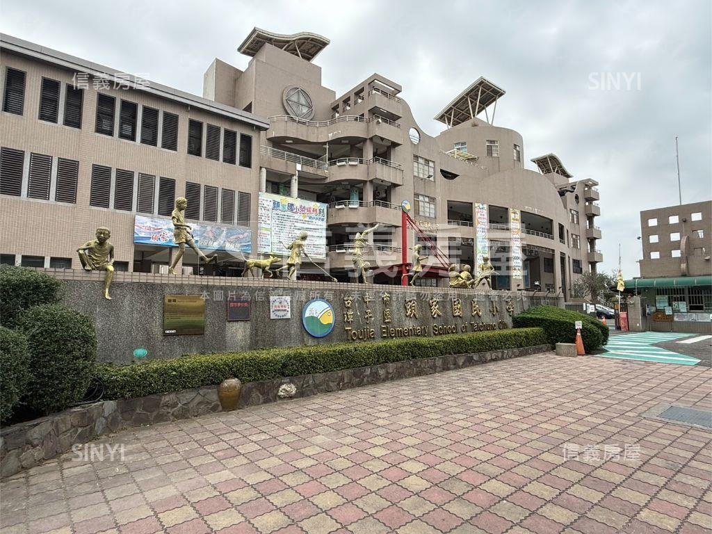 潭子近１４期朝南透天讚讚房屋室內格局與周邊環境