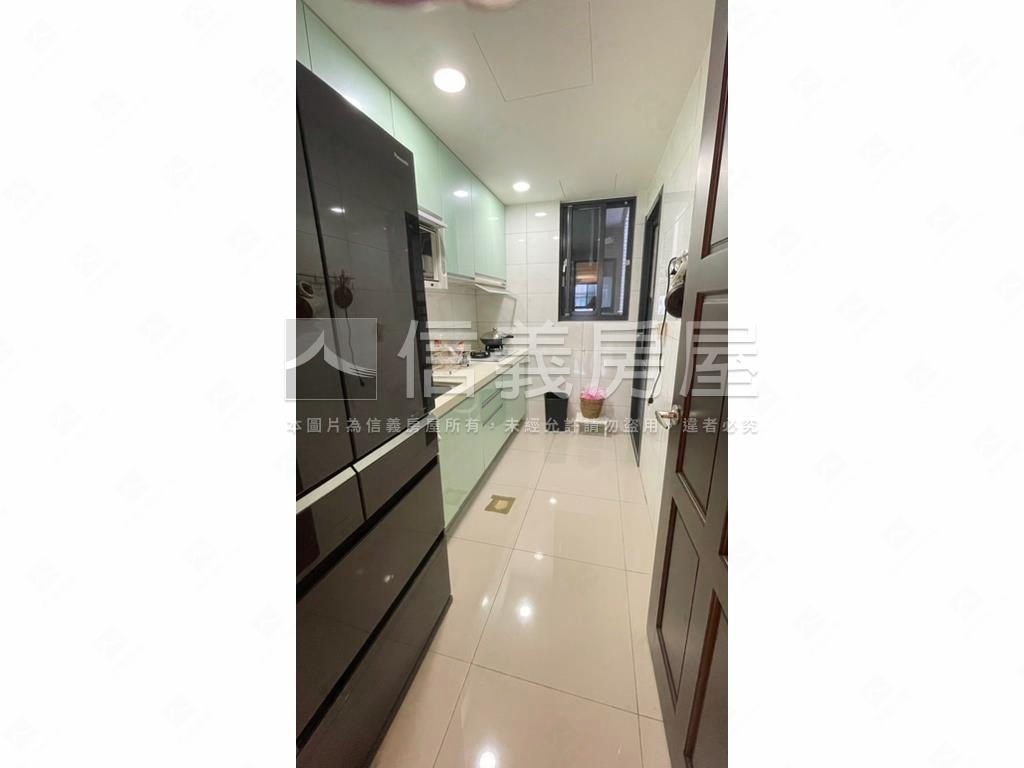 淡大君品稀有三房車位房屋室內格局與周邊環境