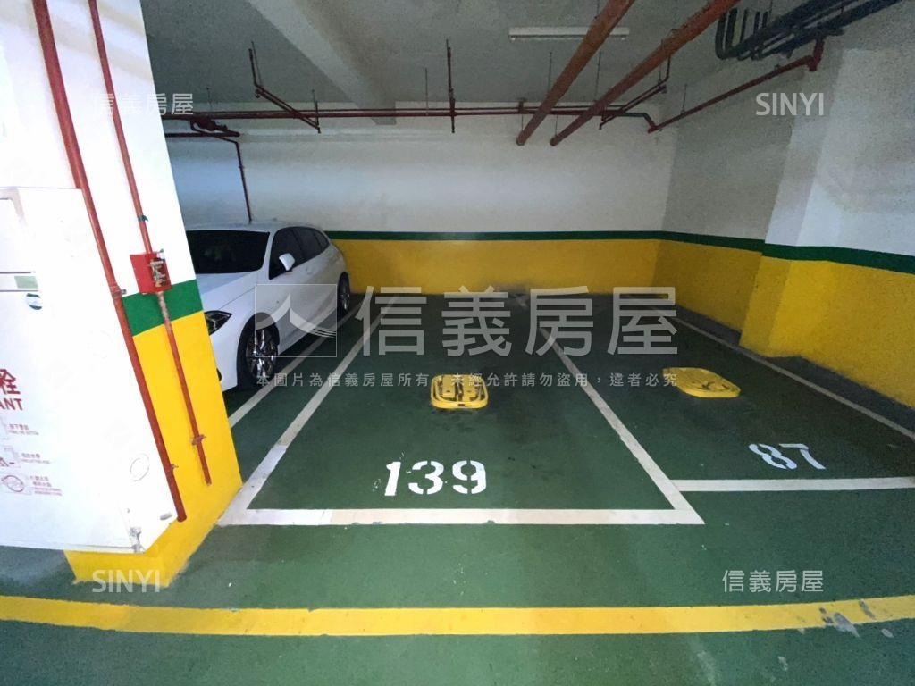 名人尊品二１３９號車位房屋室內格局與周邊環境