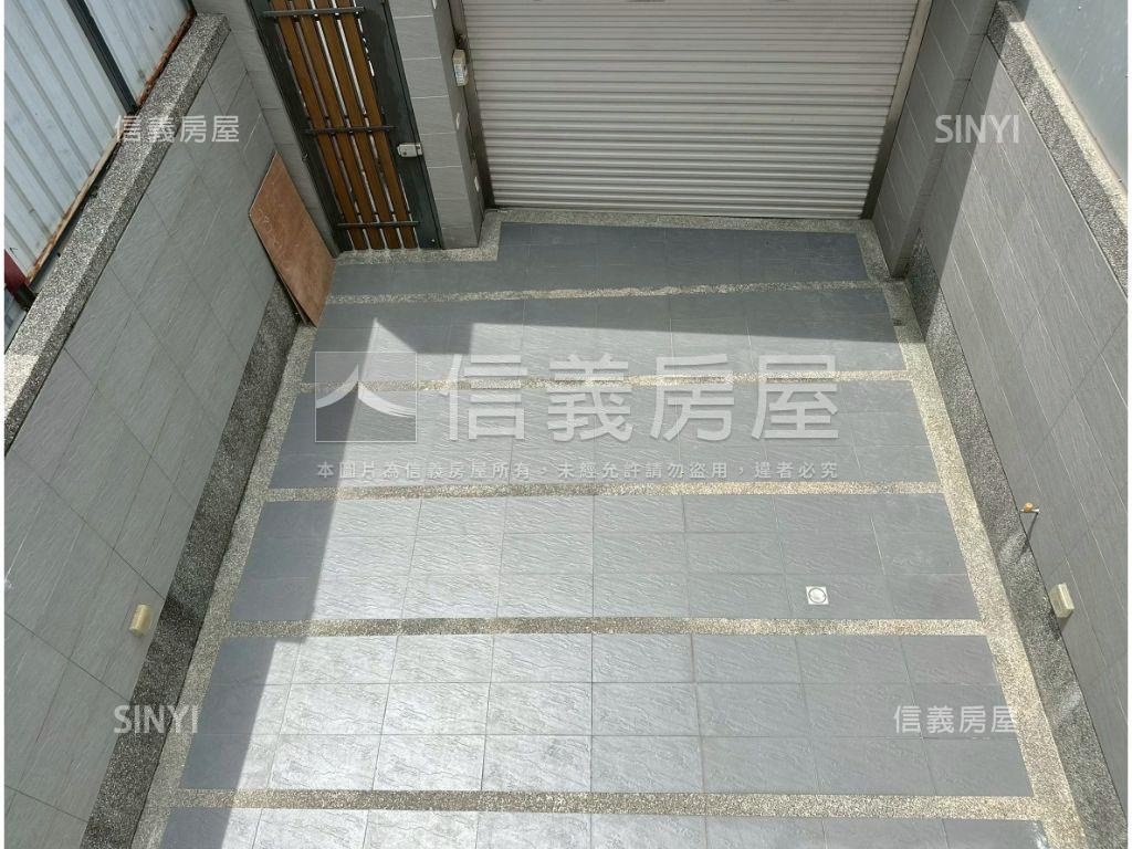 安南區前後雙車很美的車墅房屋室內格局與周邊環境
