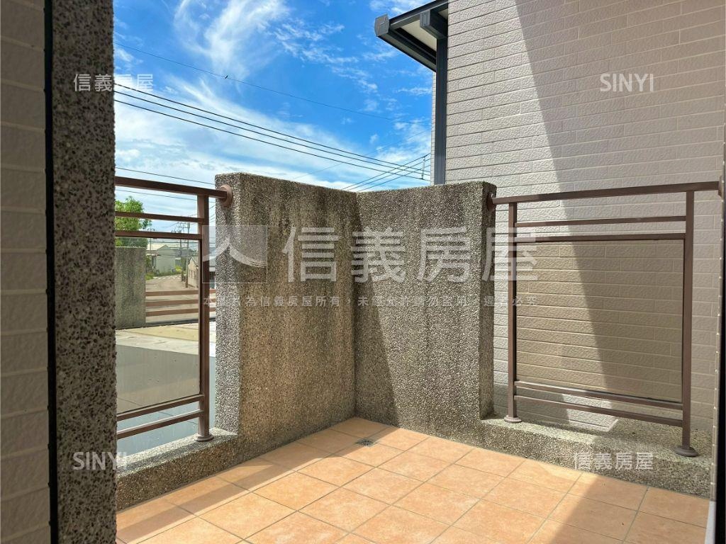 安南區前後雙車很美的車墅房屋室內格局與周邊環境