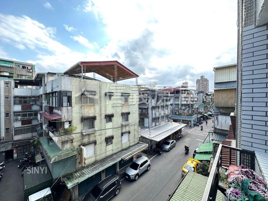 忠順街方正邊間大３房房屋室內格局與周邊環境