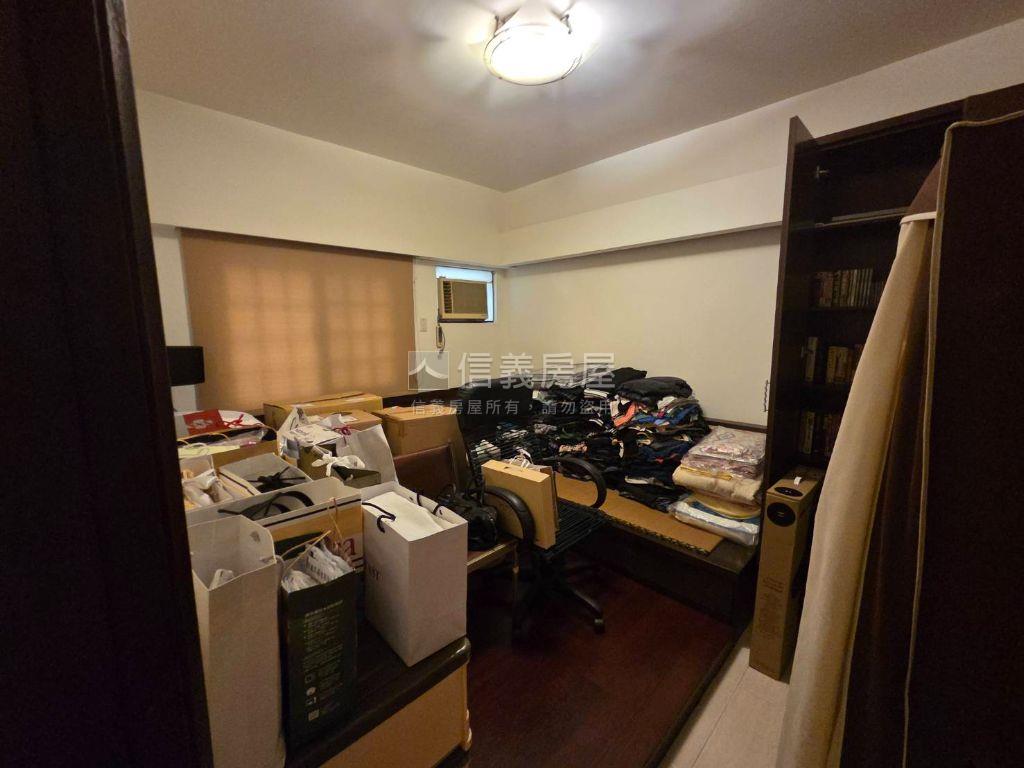 面公園！精裝車庫透天！！房屋室內格局與周邊環境