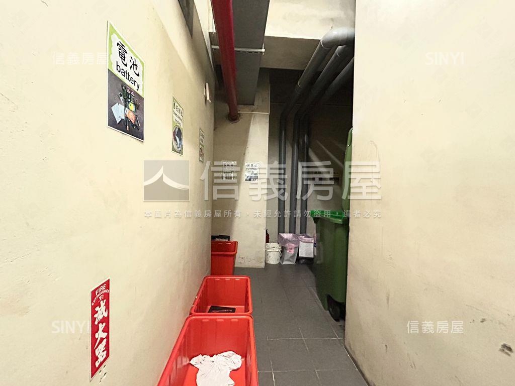 近藝文和發３房１室附車位房屋室內格局與周邊環境