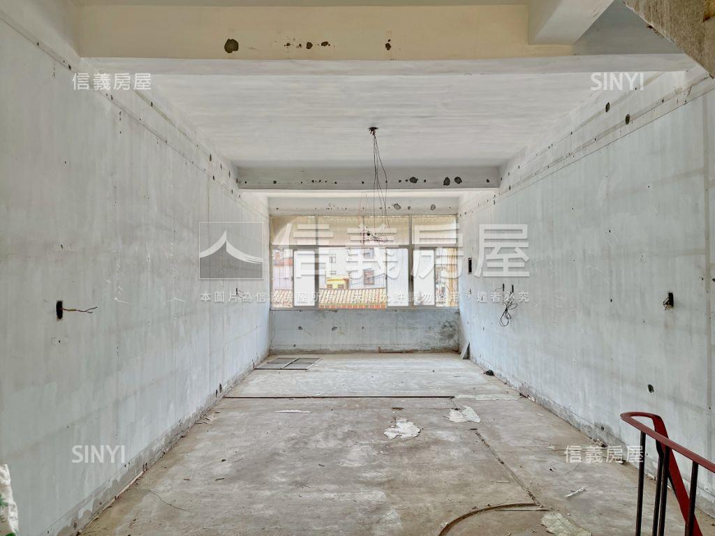 近台積電後勁正路透天店面房屋室內格局與周邊環境