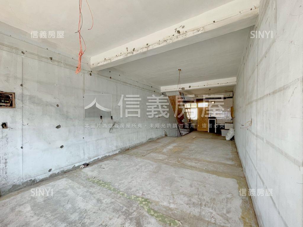 近台積電後勁正路透天店面房屋室內格局與周邊環境