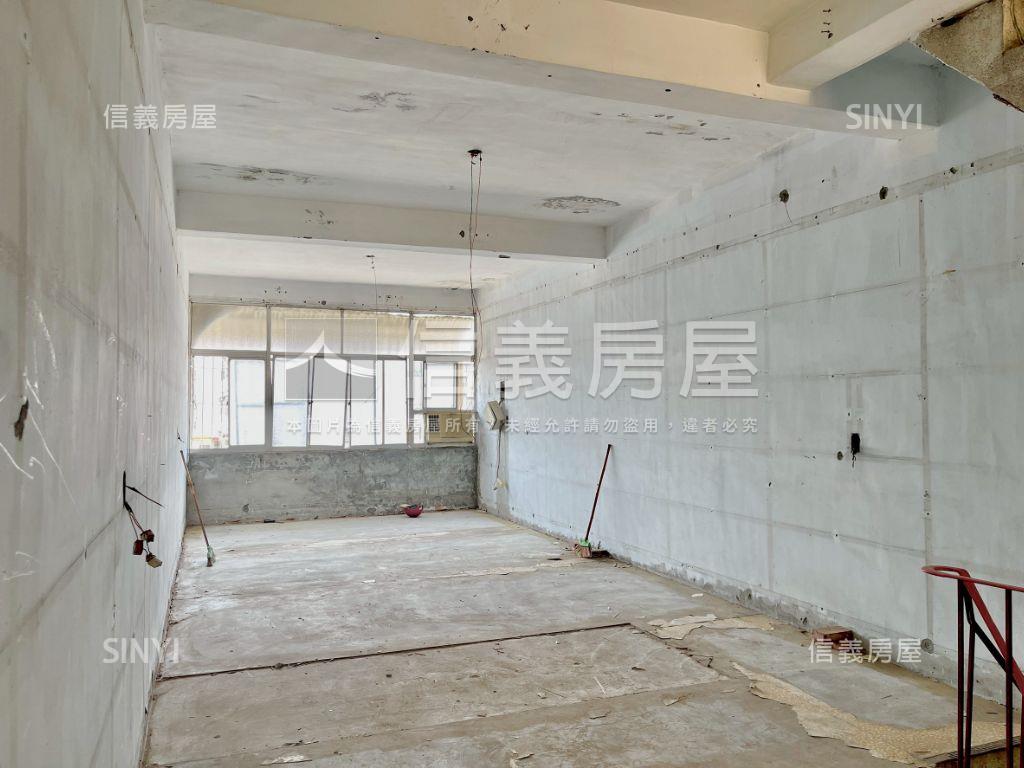近台積電後勁正路透天店面房屋室內格局與周邊環境