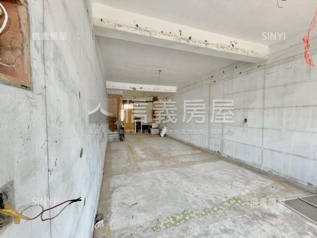 近台積電後勁正路透天店面房屋室內格局與周邊環境