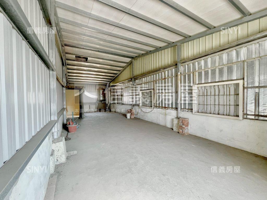 近台積電後勁正路透天店面房屋室內格局與周邊環境