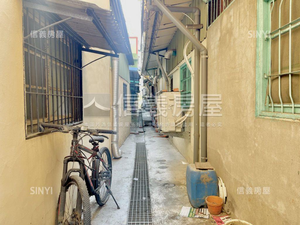 近台積電後勁正路透天店面房屋室內格局與周邊環境