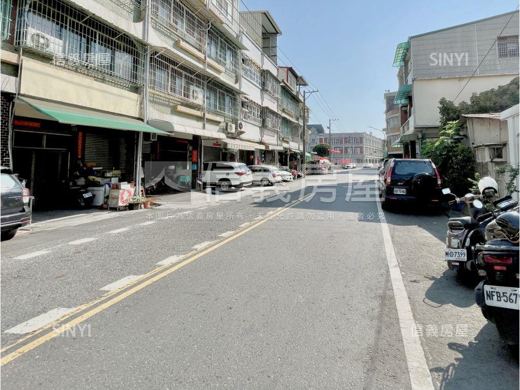 近台積電後勁正路透天店面房屋室內格局與周邊環境