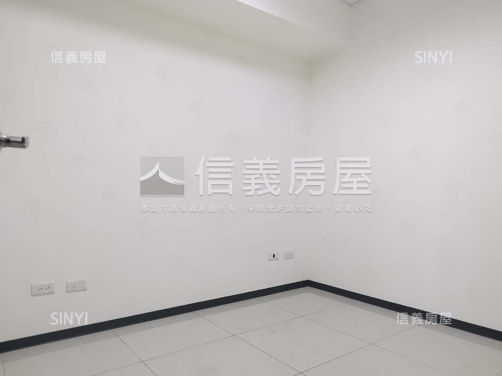 曼哈頓俯瞰樹林兩房車位房屋室內格局與周邊環境