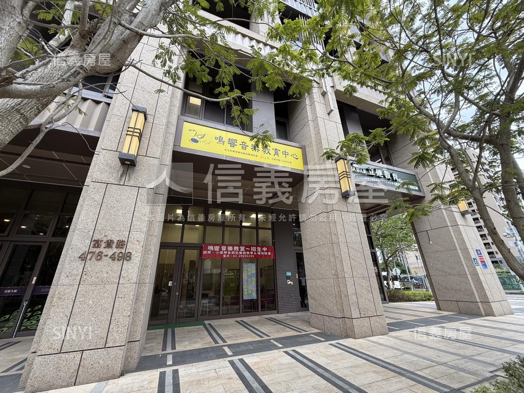 副都心挑高金店面Ａ房屋室內格局與周邊環境