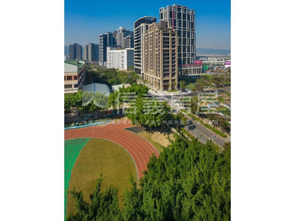 副都心挑高金店面Ａ房屋室內格局與周邊環境