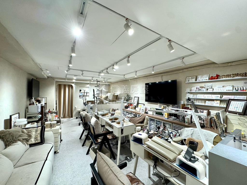 山西ｘ文心商圈稀有店面房屋室內格局與周邊環境