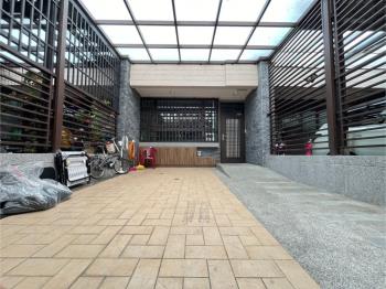 近立新，震後臨路別墅