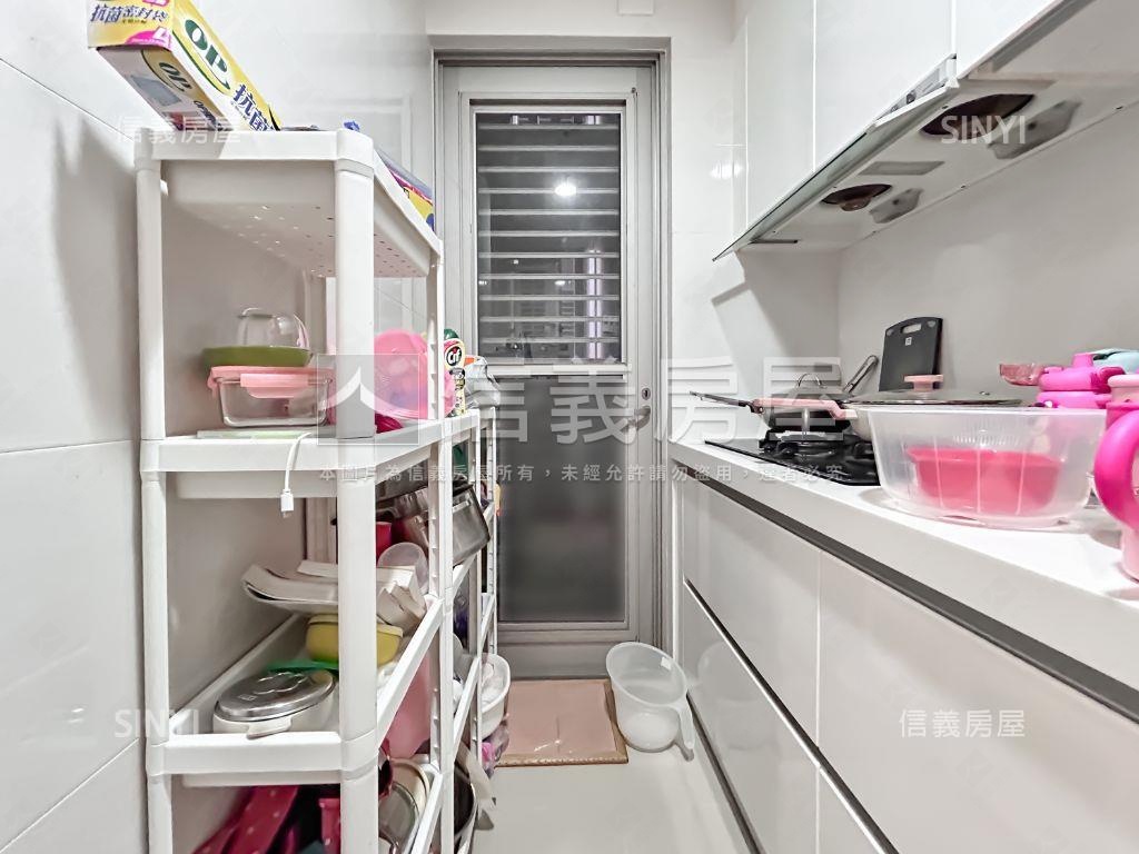 晶采精品挑高兩房房屋室內格局與周邊環境