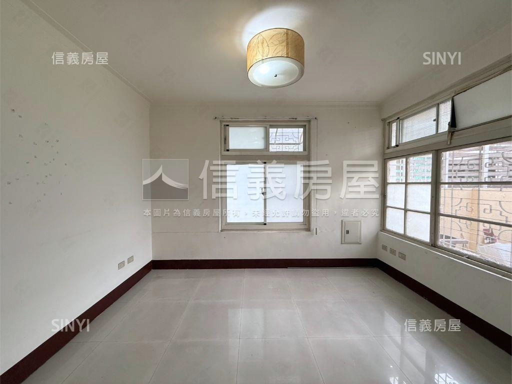 內惟大榮稀有透天房屋室內格局與周邊環境