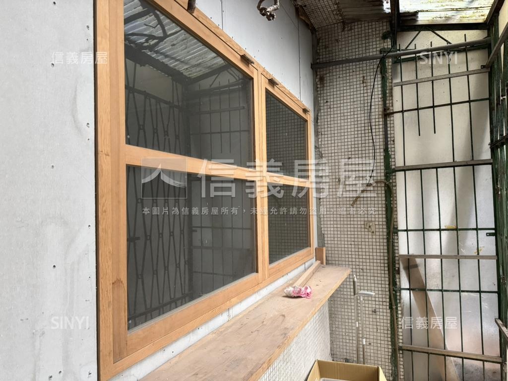 逸仙面寬方正金店面房屋室內格局與周邊環境