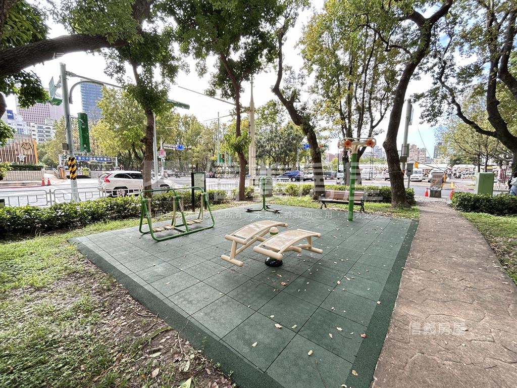 逸仙面寬方正金店面房屋室內格局與周邊環境