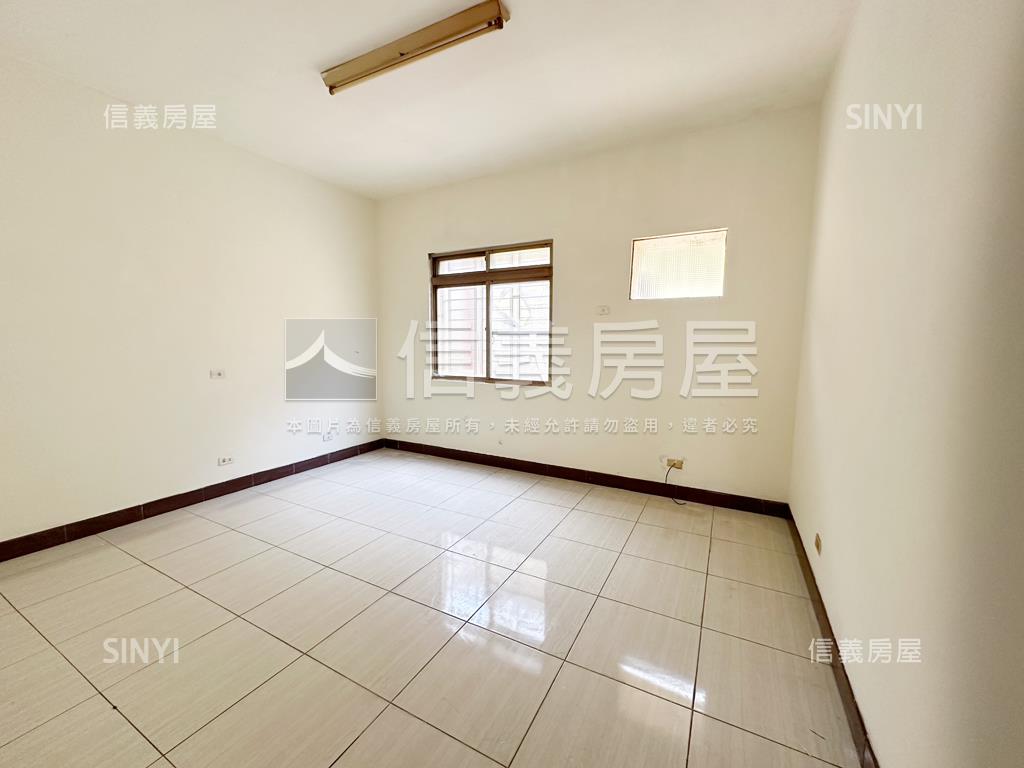 近車站朝南無夾層美透天房屋室內格局與周邊環境