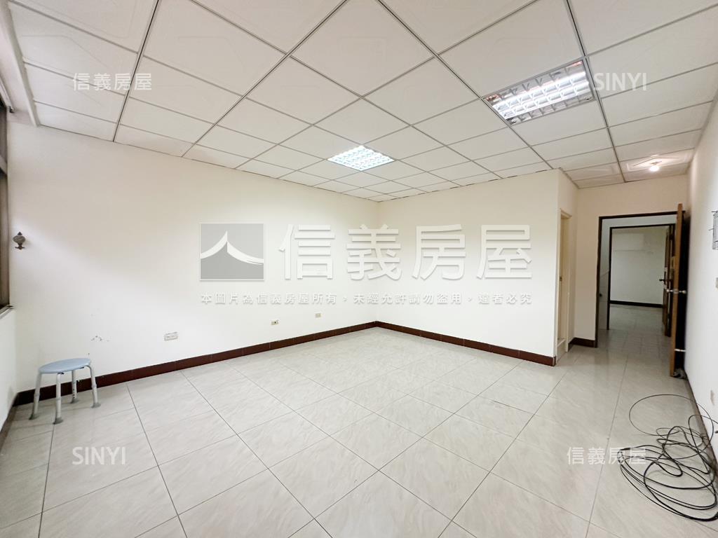 近車站朝南無夾層美透天房屋室內格局與周邊環境
