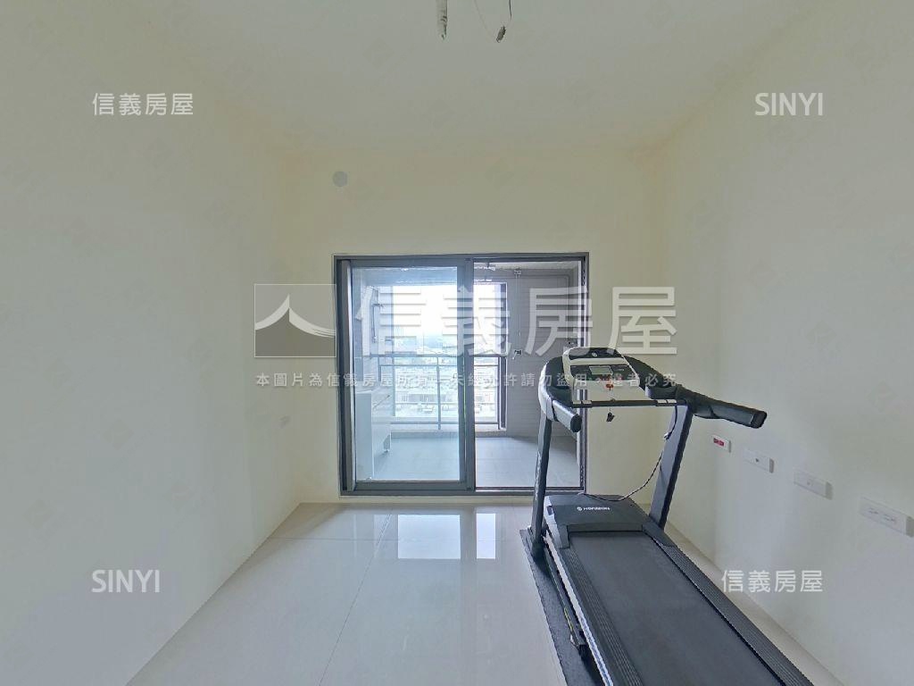 近秀傳３房雙車位大樓房屋室內格局與周邊環境