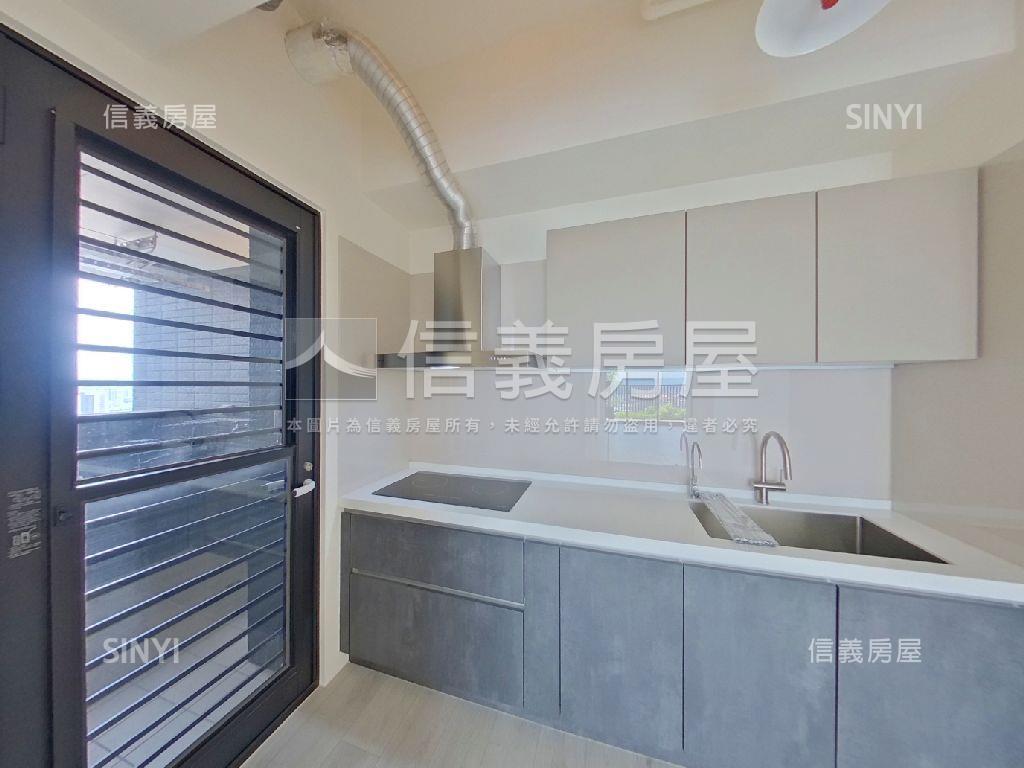裕翔研山頂樓景觀帝王戶房屋室內格局與周邊環境