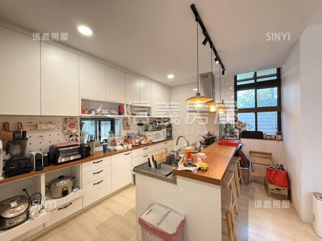 近長榮中學美透天房屋室內格局與周邊環境