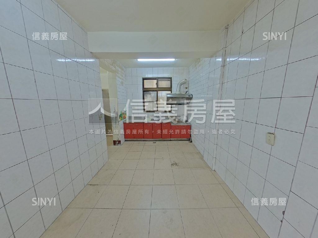 近中山路好停車透天房屋室內格局與周邊環境