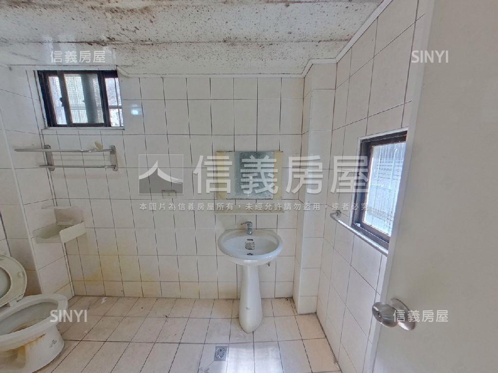 近中山路好停車透天房屋室內格局與周邊環境