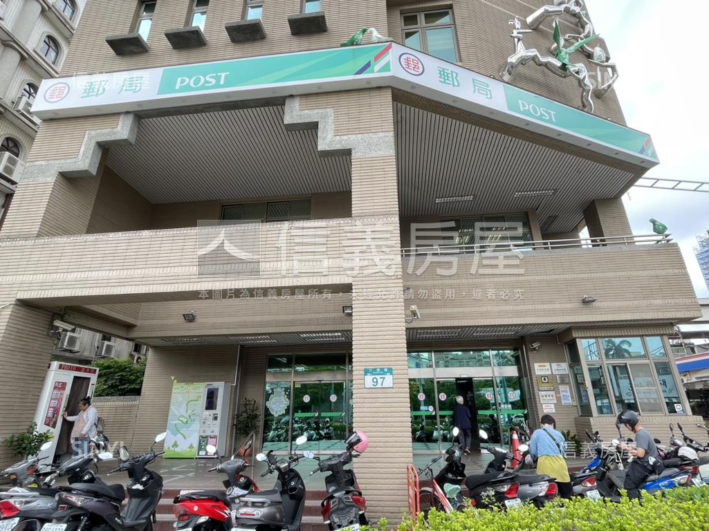 捷運忠孝青隱２房車位房屋室內格局與周邊環境